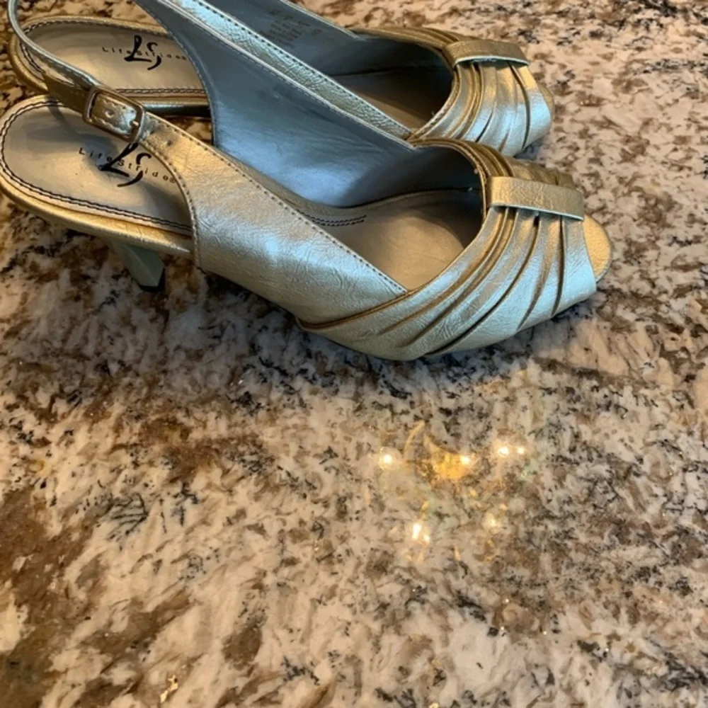 Lifestride Shoes Size 8 Goldtone Open Toed Sandals